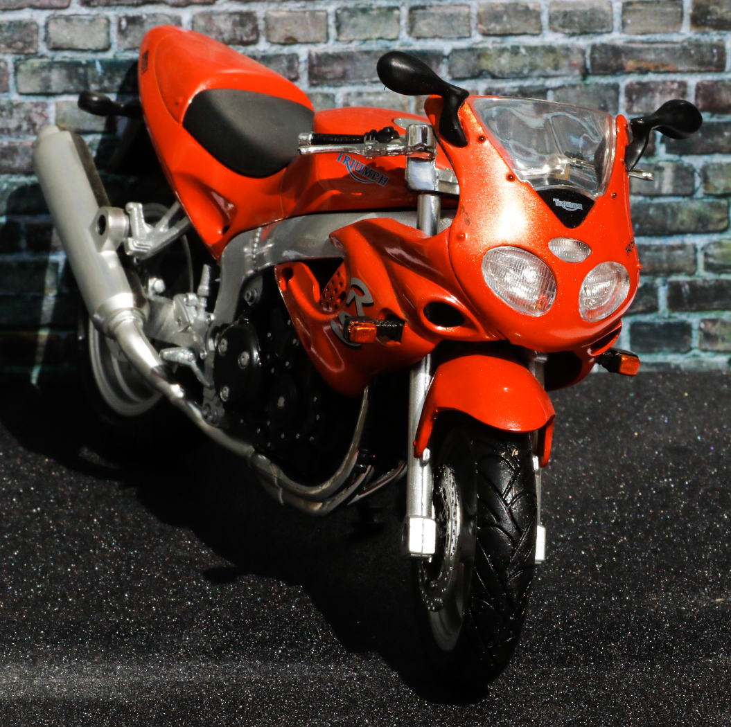 New Ray 1-12 Triumph Sprint RS 955i